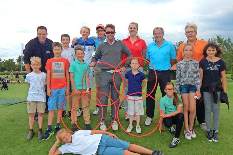 Sponsor Andreas Guttkuhn (li.), GolfPro David Stenson, Shana Niebuhr und Jörg Friede (mittig) und Frank Niebuhr (re.)