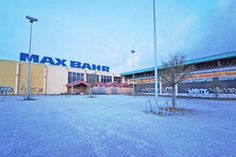Das Gebäude des früheren Max-Bahr-Baumarkt ist heute der Schandfleck im Ostseepark.