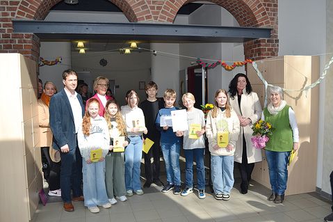 Verleihung des Umwelt- und Klimaschutzpreises 2023 an die Schülergruppe des „Müll-Projektes“ in der Grund- und Gemeinschaftsschule in Pönitz.
