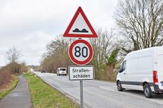 Seit Jahren gilt wegen der Straßenschäden auf der B 76 vor Plön ein Tempolimit.