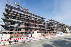 Auf dem Baggersand in Travemünde entstehen bis Anfang nächsten Jahres 254 bezahlbare Wohnungen.