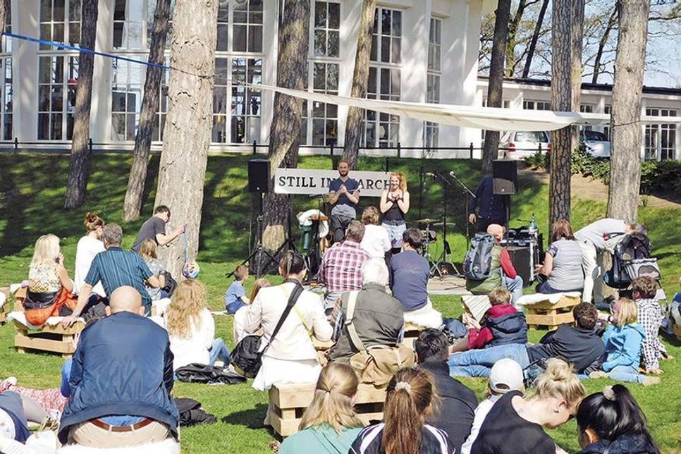 Zum dritten Mal findet am kommenden Wochenende die Parksinfonie mit verschiedenen Singer-Songwriter im Strandpark von Timmendorfer Strand statt. (Foto: TSNT GmbH)