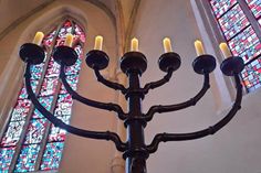 Siebenarmiger Leuchter in St. Michaelis in Eutin. (Foto: KKOH/Fromberg)