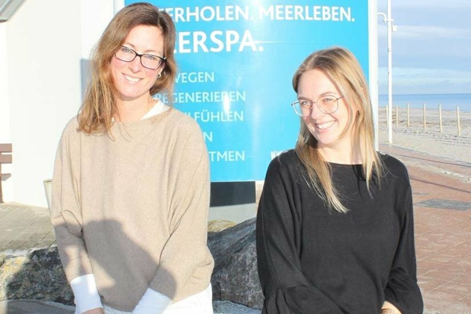 Bürgermeisterin Stefanie Friedrich-Suhr (lks.) mit Katharina Olm, die das StrandSPA mit frischen Ideen wieder auf Kurs bringen möchte.