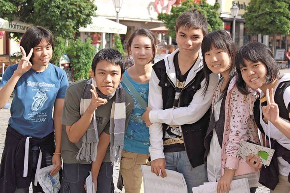 Thailändische Austauschschüler kommen in den nächsten Wochen für ein Jahr nach Bad Schwartau und Stockelsdorf. Aktuell fehlen noch zwei Gastfamilien. (Fotos: hfr)