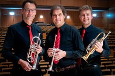 Matthias Krebber, Joachim Pfeiffer und Lukas Paulenz (v. lks.) sind die „Philharmonic Trumpets Lübeck“ und haben die Fanfaren eingespielt.