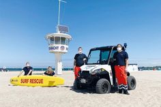 Jan Erhardt (von links), Xenia Ritter, Jannis Findeis und Leo Wolfgram sind vier der zahlreichen ehrenamtlichen Wasserwachtler, die diesen Sommer für die Sicherheit der Badegäste sorgen.