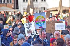 Schon im Februar gab es auf dem Eutiner Marktplatz eine große Kundgebung gegen Rechtsextremismus.