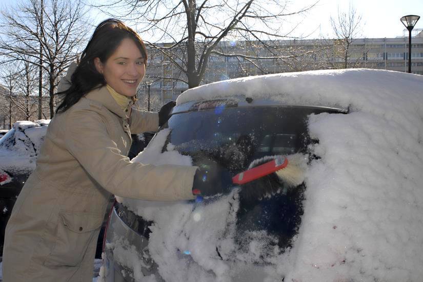 Eiskratzen im Winter: Vermeiden Sie diese teuren Fehler