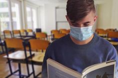 Um das Risiko durch Reiserückkehrer zu minimieren, gilt nach den Herbstferien eine zeitlich begrenzte Maskenpflicht für Schüler ab der 5. Klasse.