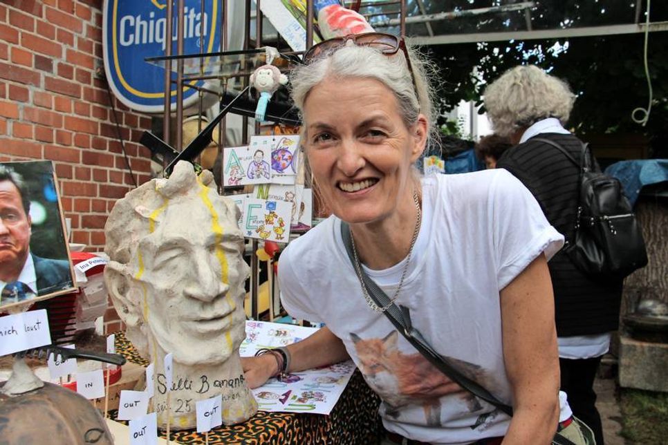 Julia Wallner mit ihrem Beitrag zum Kunstwettbewerb „Mich laust der Affe“, mit dem sie einen der ersten Plätze belegte.