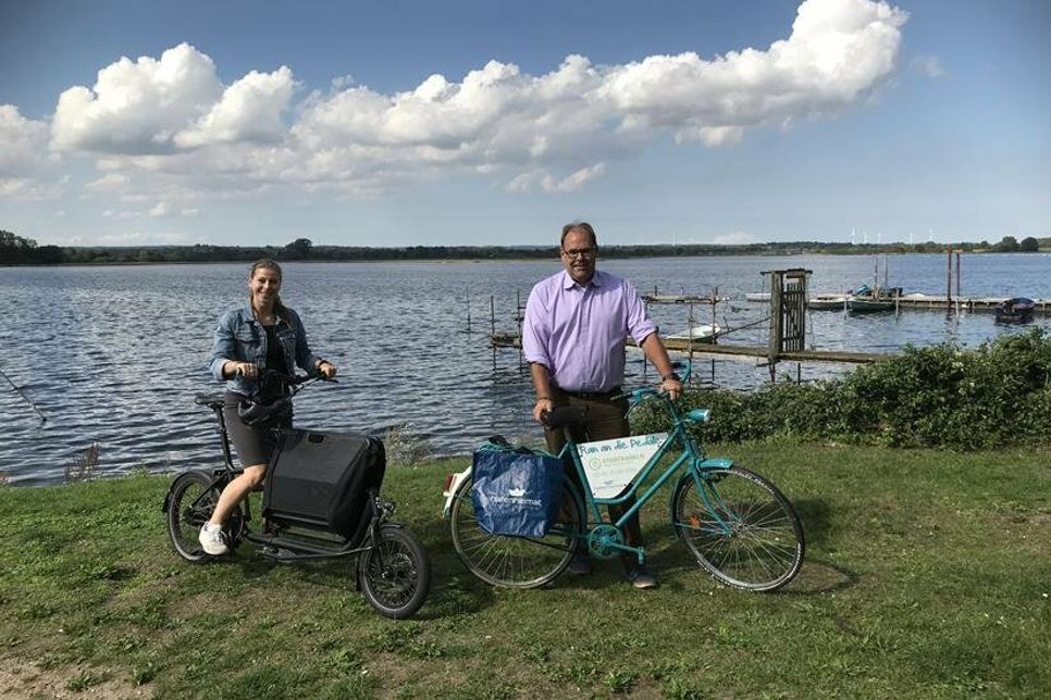 Bürgermeister Mirko Spieckermann und Nachhaltigkeitsmanagerin Lina Sophie Koop freuen sich auf da Stadtradeln.