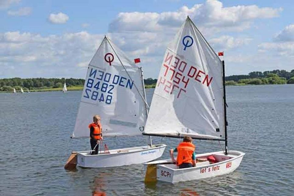 Lönne (li.) kommt aus einer segelfreudigen Familie und kann die Wende schon beinahe perfekt