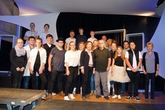 Die Sponsoren Heidrun Ulbrich und Udo Lipski (vorn) statteten der Musicalcrew der Cesar-Klein-Schule bei einer ihrer Proben einen Besuch ab.