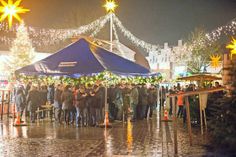 Auf dem gut besuchten Meerchenwald trotzten die After-Work-Partygänger dem Regen.