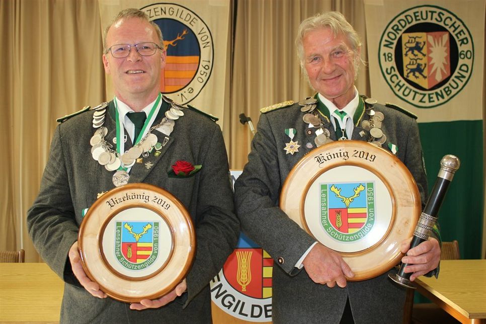 Das letzte Schützenfest konnte die Lensahner Gilde im Juni 2019 durchführen. Der strahlende und noch amtierende König hieß Helmut Groß (re.), Vize-König wurde Michael Bitter.