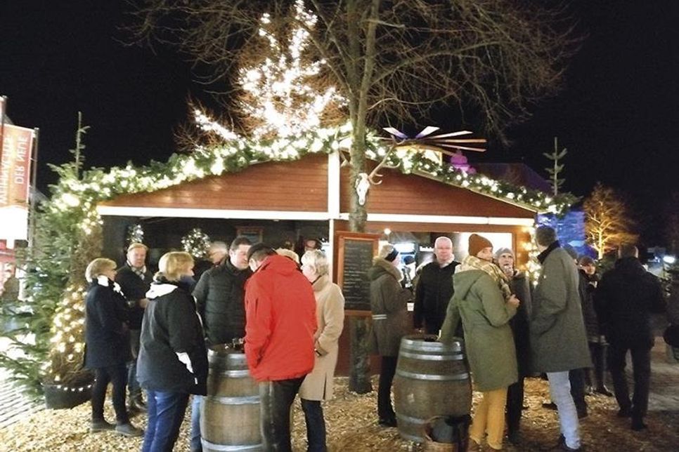 An vielen Ständen und Buden lässt sich die Weihnachtszeit in Bad Schwartau in toller Atmosphäre genießen.