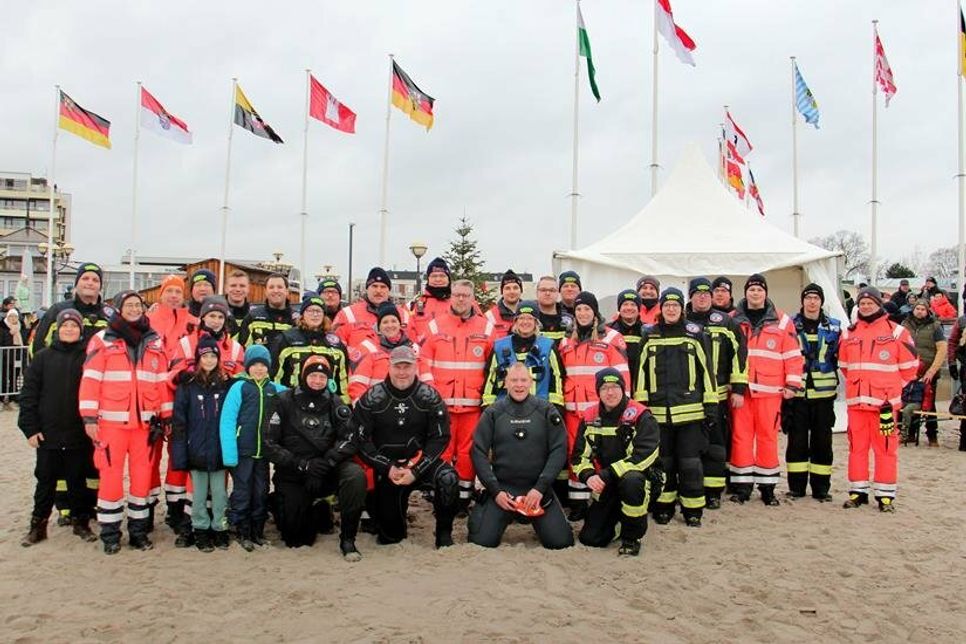 Im Einsatz für sicheren Badespaß: die Freiwillige Feuerwehr Grömitz und die Johanniter-Unfall-Hilfe Grömitz.