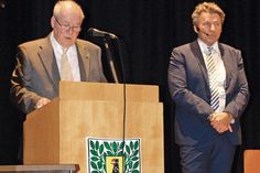Bürgervorsteher Hans-Joachim Dockweiler und Bürgermeister Alexander Zimmermann (v.l.) begrüßen die Gäste des Neujahrsempfangs.