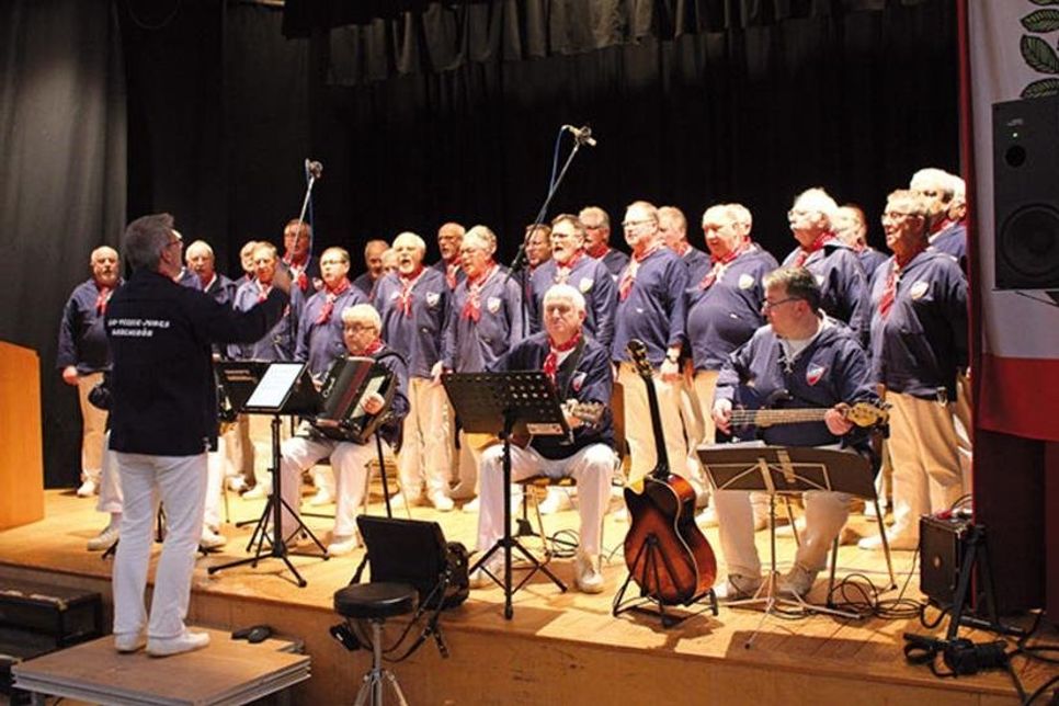 Der Shantychor „Blau-weisse Jungs“ Ahrensbök sorgte mit musikalischen Einlagen für Stimmung.