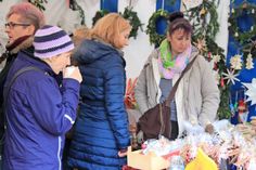 Leckerer Glühwein versüßte das Schlendern und Schlemmen auf der Hofanlage.