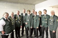 Gruppenfoto mit den alten und neuen Vorständen: Ute Barths (v.l.), Heike Hauptvogel, Andreas Gerds, 1. Vors. Kai Lociks, 2. Vors. Leon-Maurice Laskowski, Wolfgang Teege, Heiner Seifert, Nicole Seifert, Jan Hendrik Butz und Johannes Hauptvogel. (Foto: privat/hfr)