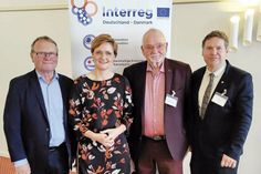 Vorsitzende, von links nach rechts: Preben Jensen –Regionsratsmitglied Region Süddänemark, Simone Lange – Oberbürgermeisterin Stadt Flensburg, Freddy Blak – Regionsratsmitglied Region Seeland und Stefan Leyk – Kreispräsident, Kreis Plön.