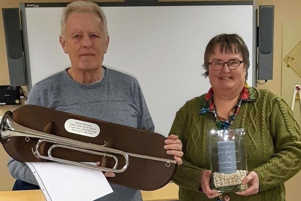 Marion Lange und Henning Jungblut wurden für ihre langjährige aktive Vereinsmitgliedschaft geehrt.