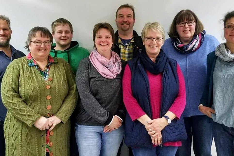 Zum Vorstand gehören: Peter Schulz, Marion Lange, Marcel Brandmeier, Wenke Breede, Marco Breede, Dagmar Bebensee, Hanneke Meyer und Gesa Hoffmann-Wülfing (v. lks.).