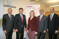 Landrat Reinhard Sager, Verkehrsminister Reinhard Meyer, Katja Lauritzen vom Ostsee-Holstein-Tourismus sowie Dr. Can Özren und Nils Thoralf Jarck von der IHK zu Lübeck (v. lks.).
