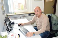 Sich fürs Gemeinwohl einsetzen. „Das mag ich“, sagt Jochen Steigerwald. Der 45-Jährige ist neuer Behindertenbeauftragter der Gemeinde Stockelsdorf. (Foto: Stefan Setje-Eilers)