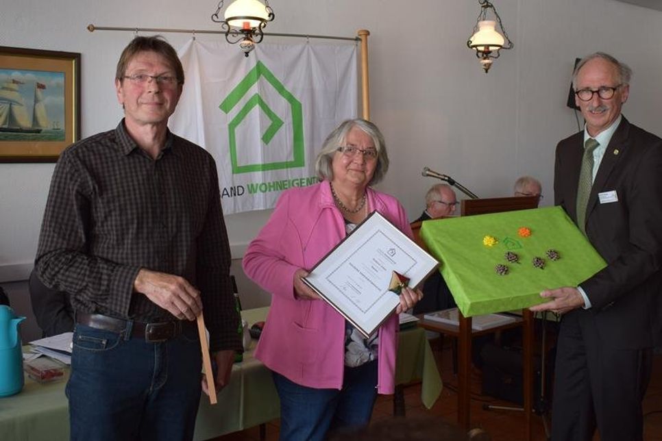 Jens Spreer, Heidi Adams und Kreis- und Landesvorsitzender Bernd Heuer (v. lks.).