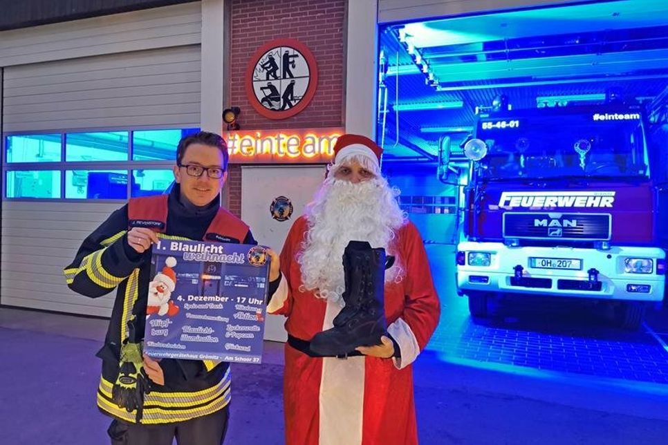 Zur Blaulichtnacht bei der Grömitzer Feuerwehr hat sich auch der Nikolaus bei Ortswehrführer Jacob Revenstorf angekündigt.
