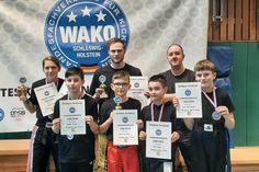 Nadine Vranken, Rico Schendel, Rick Steffens (hinten v. lks.), Raphael Franiel, Maximillian Aumer, Henri Kneib, Taylor Noel Stender (vorne v. lks.).