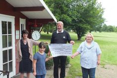 Scheckübergabe an den Verein Lübeck-Hilfe für krebskranke Kinder: Heidi Menorca, Lenja Witt, Thomas Stanisak und Susanne Thrun (v. lks).
