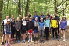 Große Freude  beim Laufteam der G-H-S Stockelsdorf nach der Siegerehrung in Malente: Die Helgoland-Qualifikation wurde wieder geschafft. (Foto: privat/hfr)