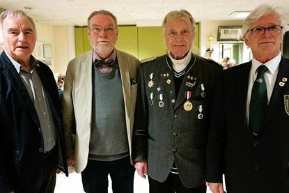 Vorsitzender Helmut Groß (2. v. re.) mit den Ehrengästen und Grußrednern NDSB-Vizepräsident Ekkehard Merbeth (re.), Jürgen Fischer vom Kreissportverband OH und Kreispräsident Harald Werner (v. lks.).
