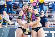 Sandra Ittlinger (links) und Chantal Laboureur sind die Deutschen Meisterinnen 2020 im Beach-Volleyball.