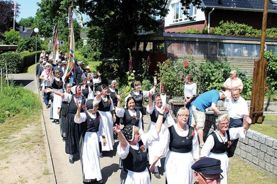 Die Gildefrauen der Möltenorter Knochenbruchgilde.