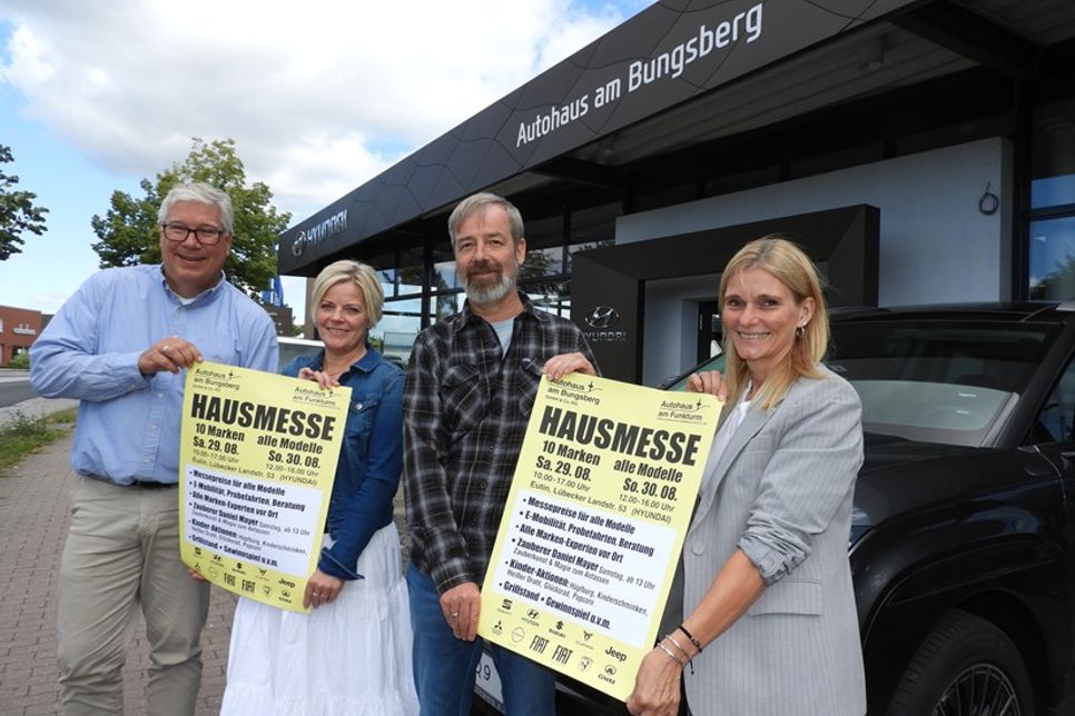 Andreas Ganzer, Birte Ganzer, Jan Knoop und Beate Knoop (v. lks.) freuen sich auf eine fröhliche Hausmesse. (Foto: Jabs)