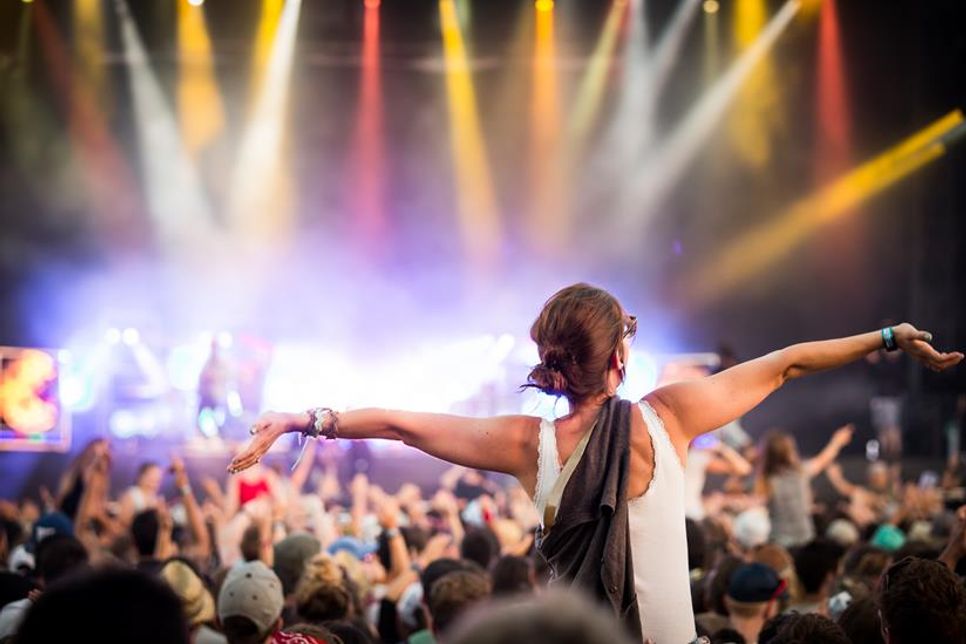 So ausgelassen wie hier beim Festival soll auch die große Open-Air-Party in Brenkenhagen werden.
