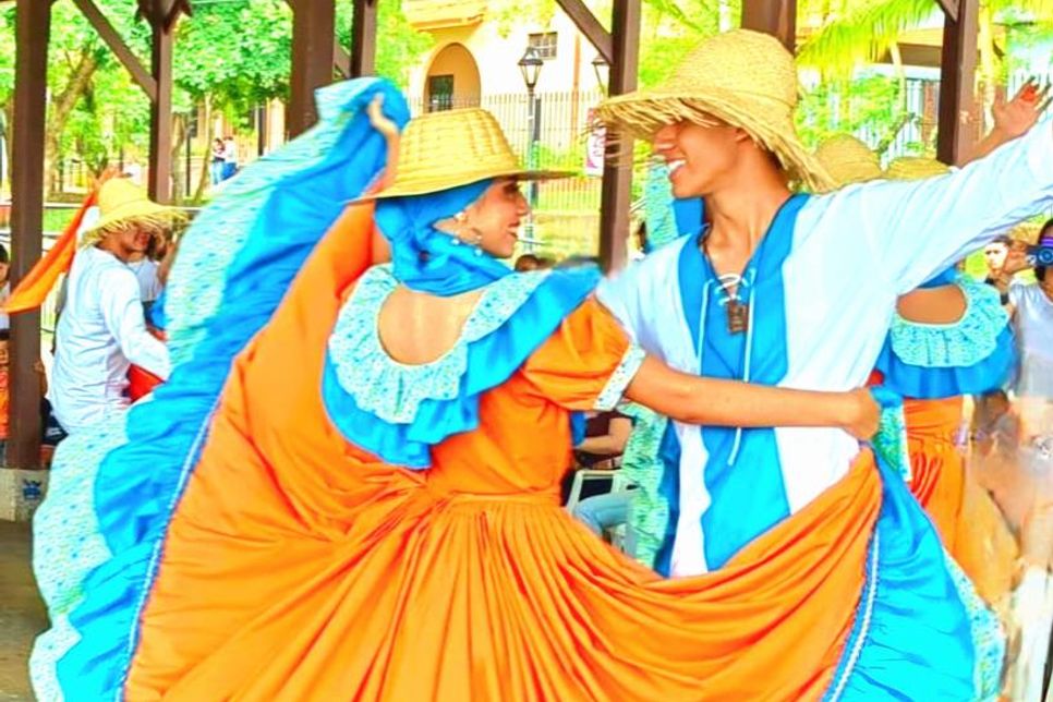 Grupo de Proyección Folclórica Coquiba aus Costa Rica.