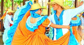 Grupo de Proyección Folclórica Coquiba aus Costa Rica.