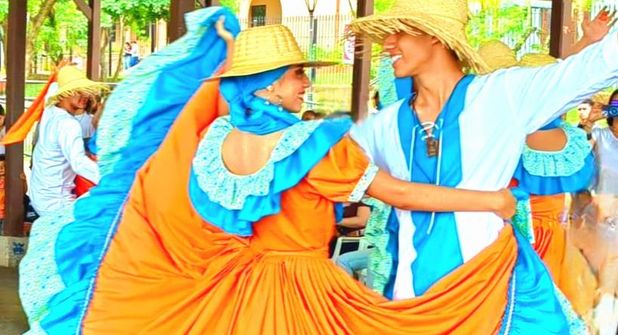 Grupo de Proyección Folclórica Coquiba aus Costa Rica.