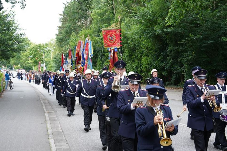 Der Musikzug der Freiwilligen Feuerwehr Grömitz führte den Festumzug an.