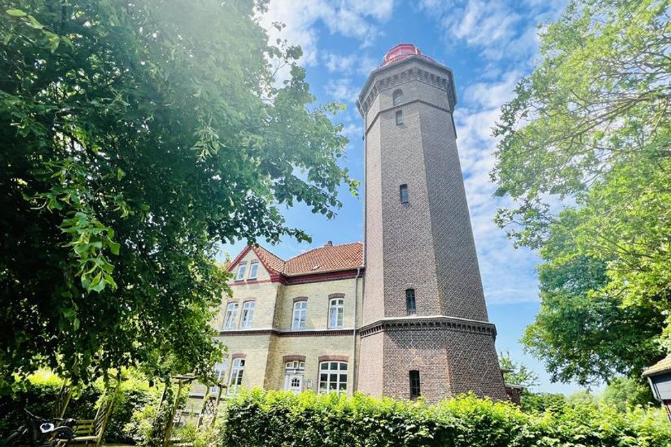 Der Leuchtturm Dahmeshöved prägt seit 1879 die Küstenlinie südlich von Dahme – einst mit Petroleumlampe und Nebelhorn, heute mit moderner Technik.