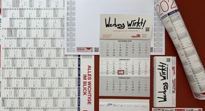 Gut gerüstet für 2027: Die neuen reporter-Kalender bieten für Schreibtisch und Wand den passenden Überblick über das kommende Jahr. Erhältlich sind die verschiedenen Modelle ab sofort beim reporter in der Hochtorstraße 19.