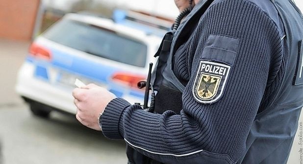 Wer Angaben zum Unfallhergang, zu dem gesuchten Lkw oder dessen Fahrer machen kann, wird gebeten, sich bei der Polizeistation Großenbrode zu melden.