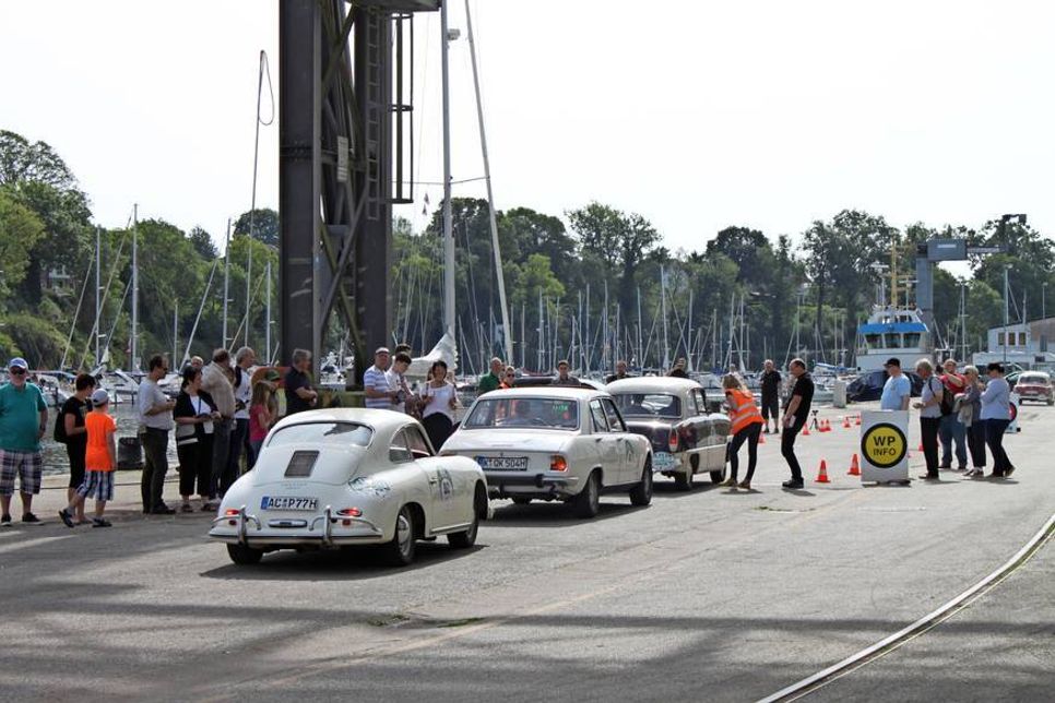 Die Modelle wurden von Oldtimerfreunden bestaunt.