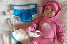 In einem viertägigen Kurs erfahren Jugendliche mit Hilfe von Babysimulatoren auf ganz praktische Weise, was es bedeutet elterliche Verantwortung zu übernehmen.